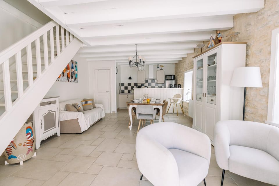 Kitchen or kitchenette, Living room, Seating area