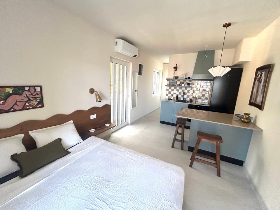 Kitchen or kitchenette, Bedroom