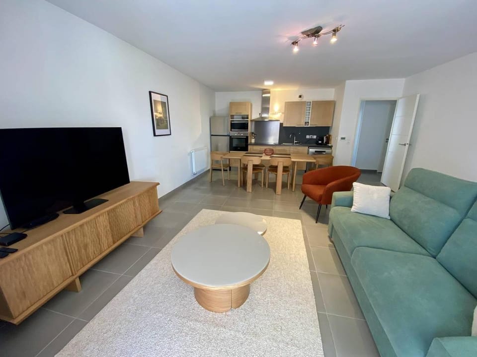 Kitchen or kitchenette, Living room, Dining area
