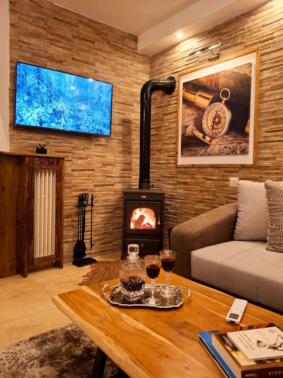 TV and multimedia, Living room, Seating area, fireplace