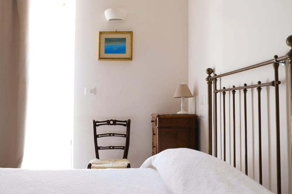 Bed, Photo of the whole room, Decorative detail