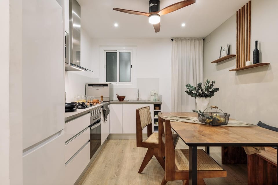Holzer - 2 bedrooms in Sant Antoni Apartment in Barcelona