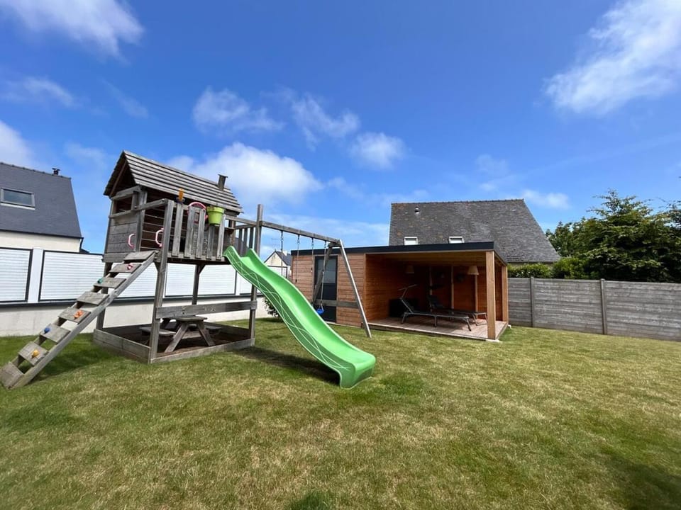 Day, Natural landscape, Children play ground, Garden, Garden view, sunbed