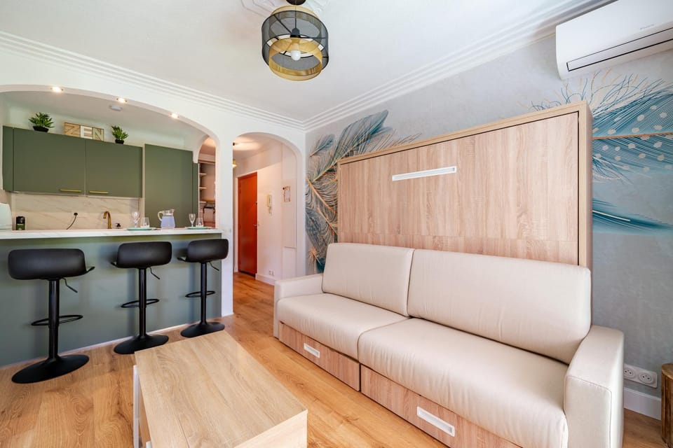 Kitchen or kitchenette, Living room, Seating area, Dining area, air conditioner