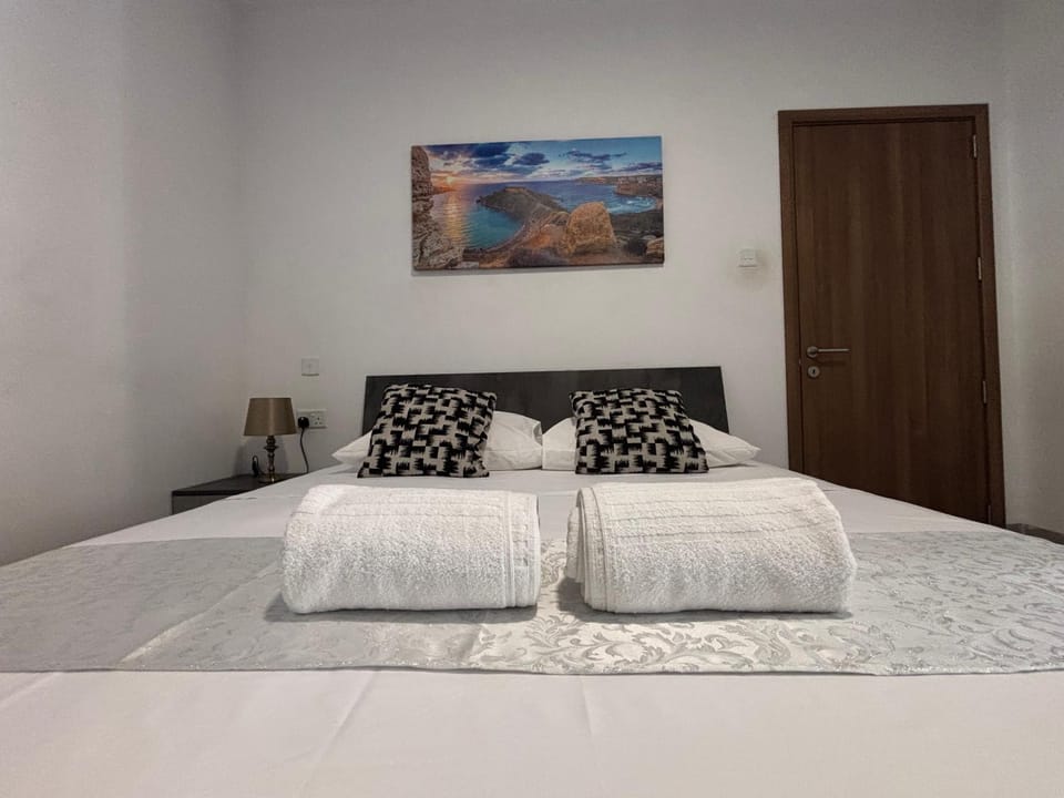 Master Room - Private Ensuite Bathroom Bed and Breakfast in Malta