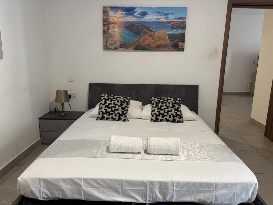 Master Room - Private Ensuite Bathroom Bed and Breakfast in Malta