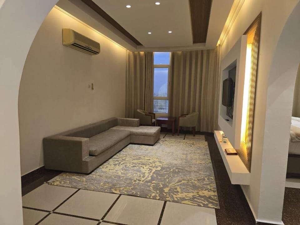 Bed, Seating area