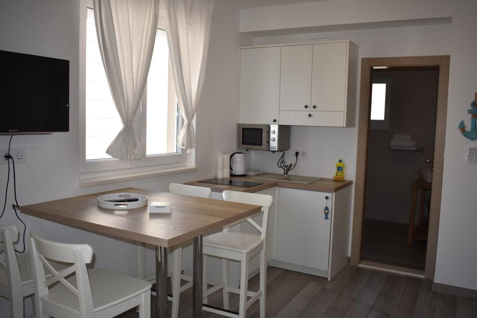 TV and multimedia, Kitchen or kitchenette, Dining area