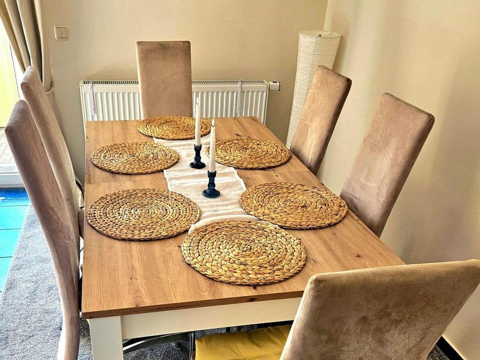 Living room, Photo of the whole room, Dining area