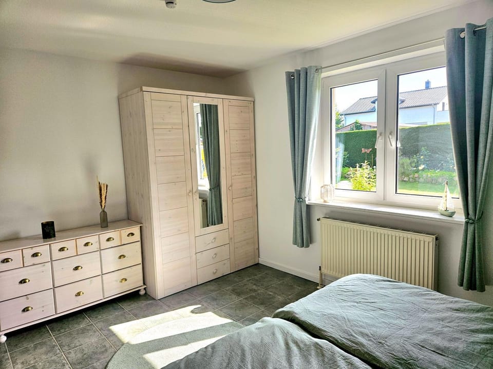 Bed, Photo of the whole room, Bedroom, wardrobe