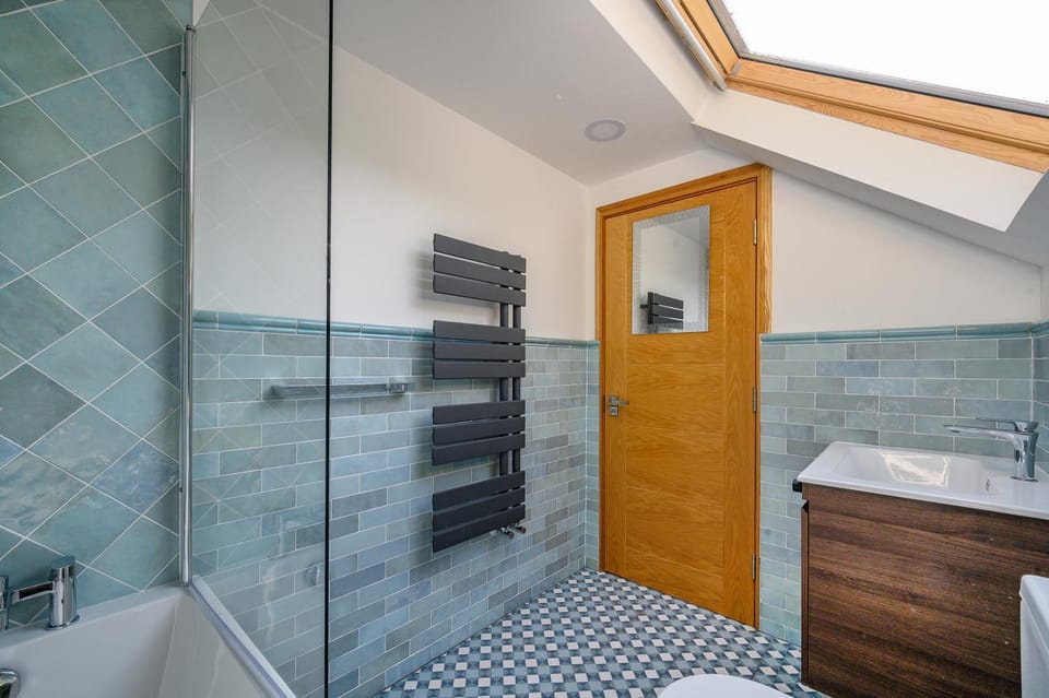 -RB7B- For your relaxed and Cosy stay with Free WiFi Vacation rental in Dewsbury