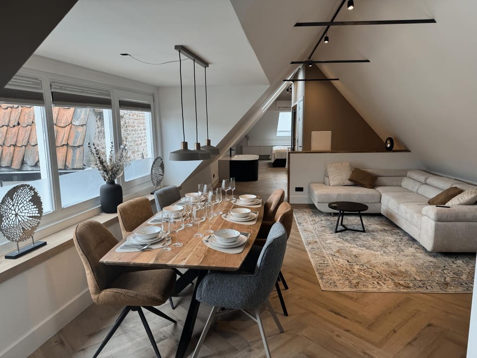 Living room, Seating area, Dining area