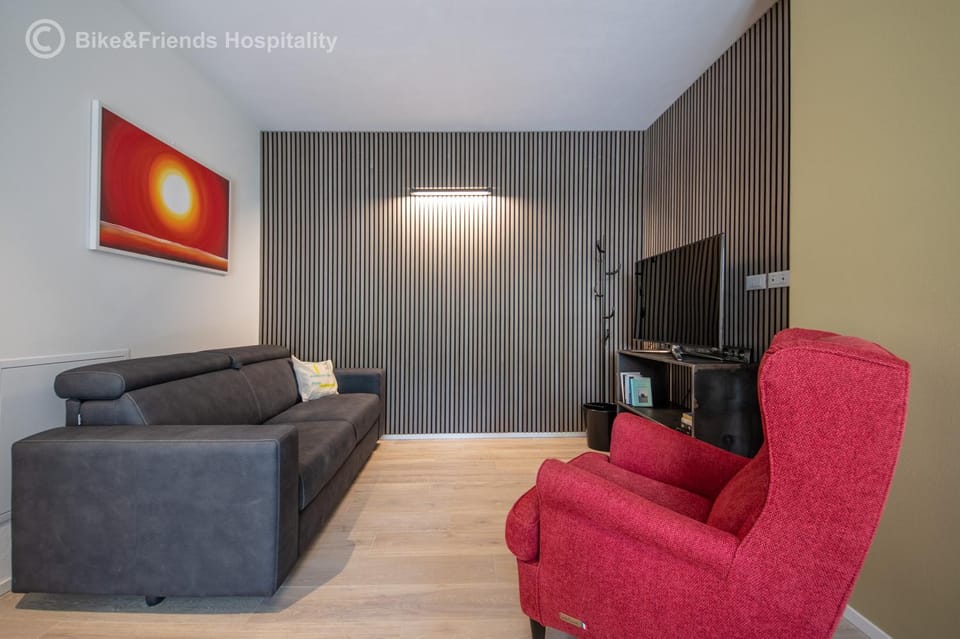 TV and multimedia, Living room, Evening entertainment