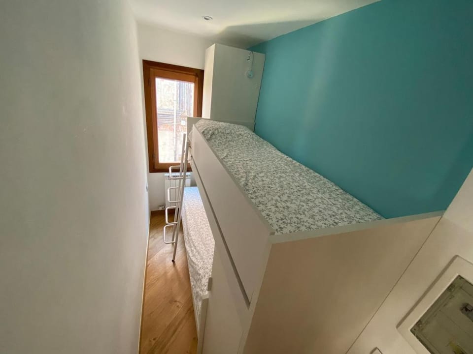 bunk bed