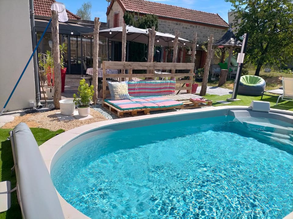 Garden view, Pool view, Swimming pool, sunbed
