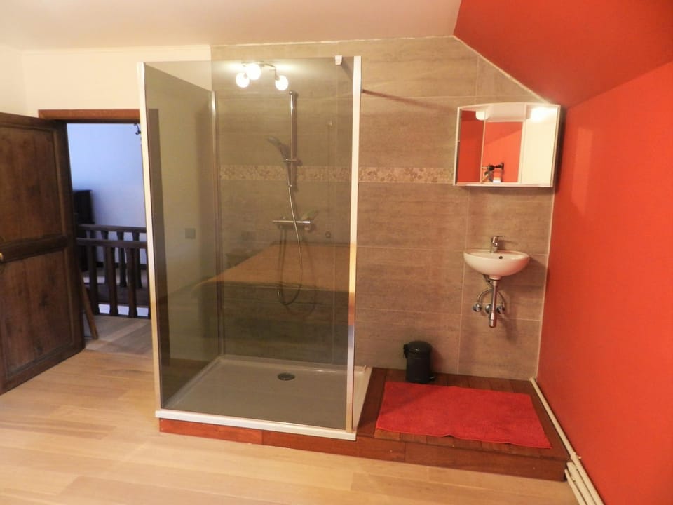 Shower, Bedroom