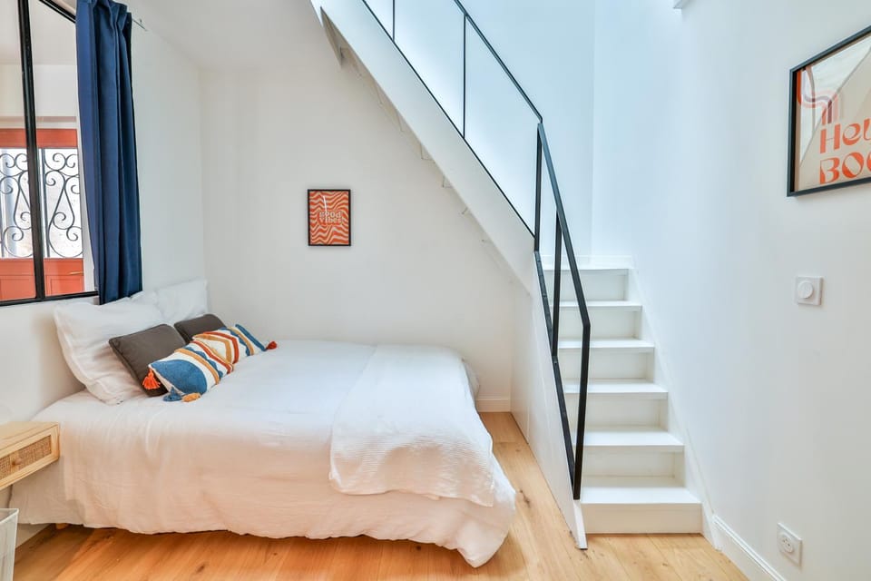 Shower, Bed, Photo of the whole room, Bedroom, storage, air conditioner