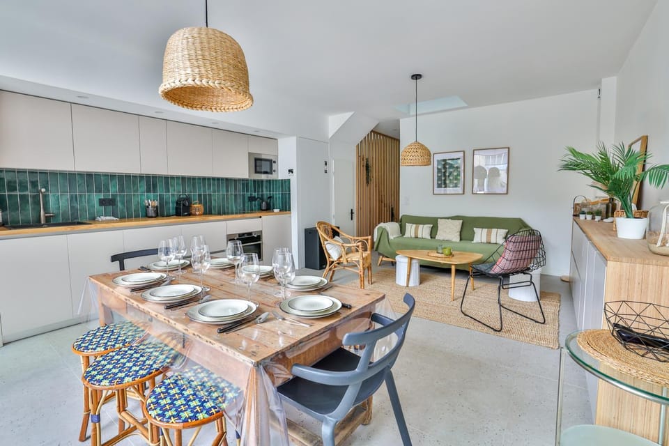 Living room, Dining area, heating, internet, kitchen