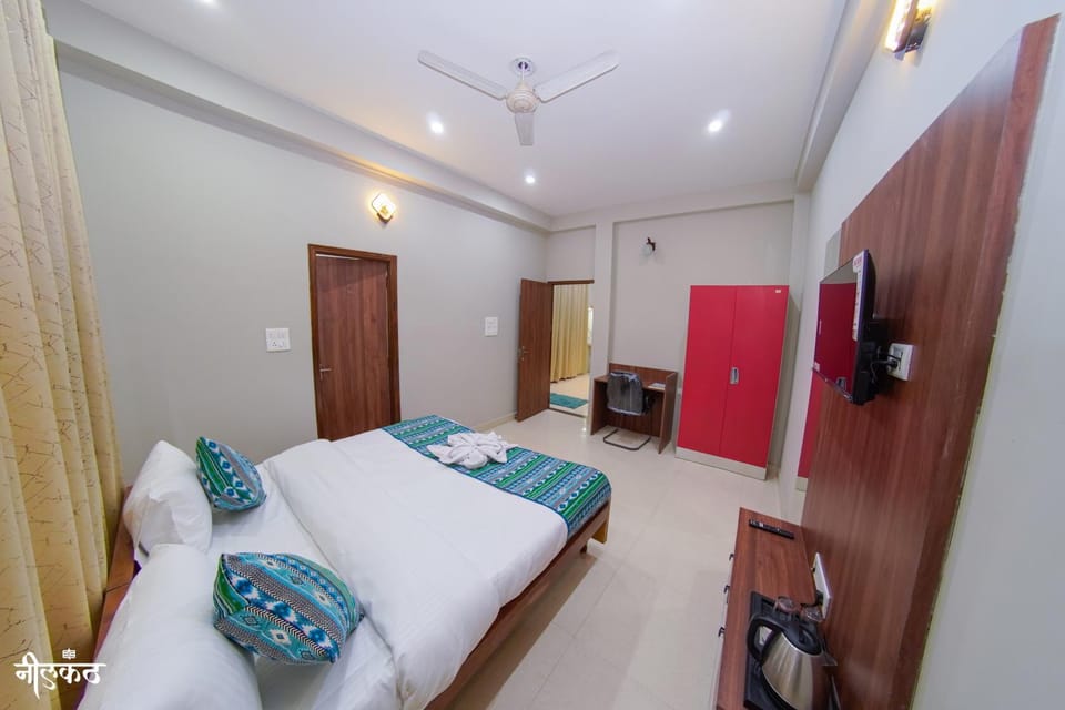 Bed, TV and multimedia, Bedroom, wardrobe