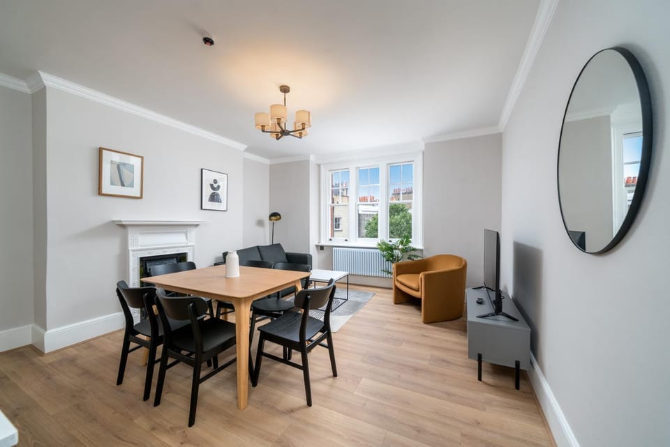 Living room, Seating area, Dining area