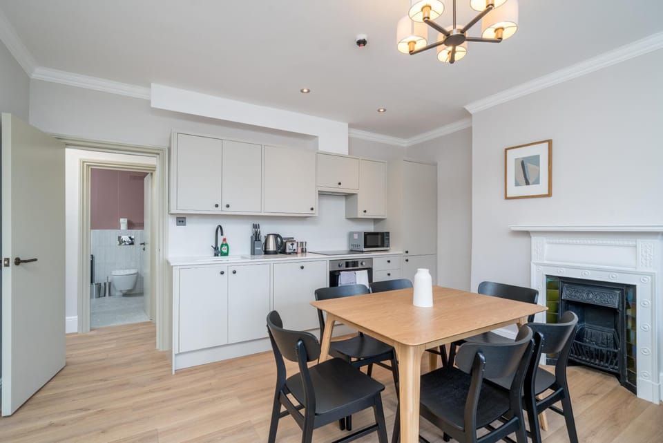 Kitchen or kitchenette, Living room, Seating area, Dining area, dishwasher, minibar, oven, stove, kitchen