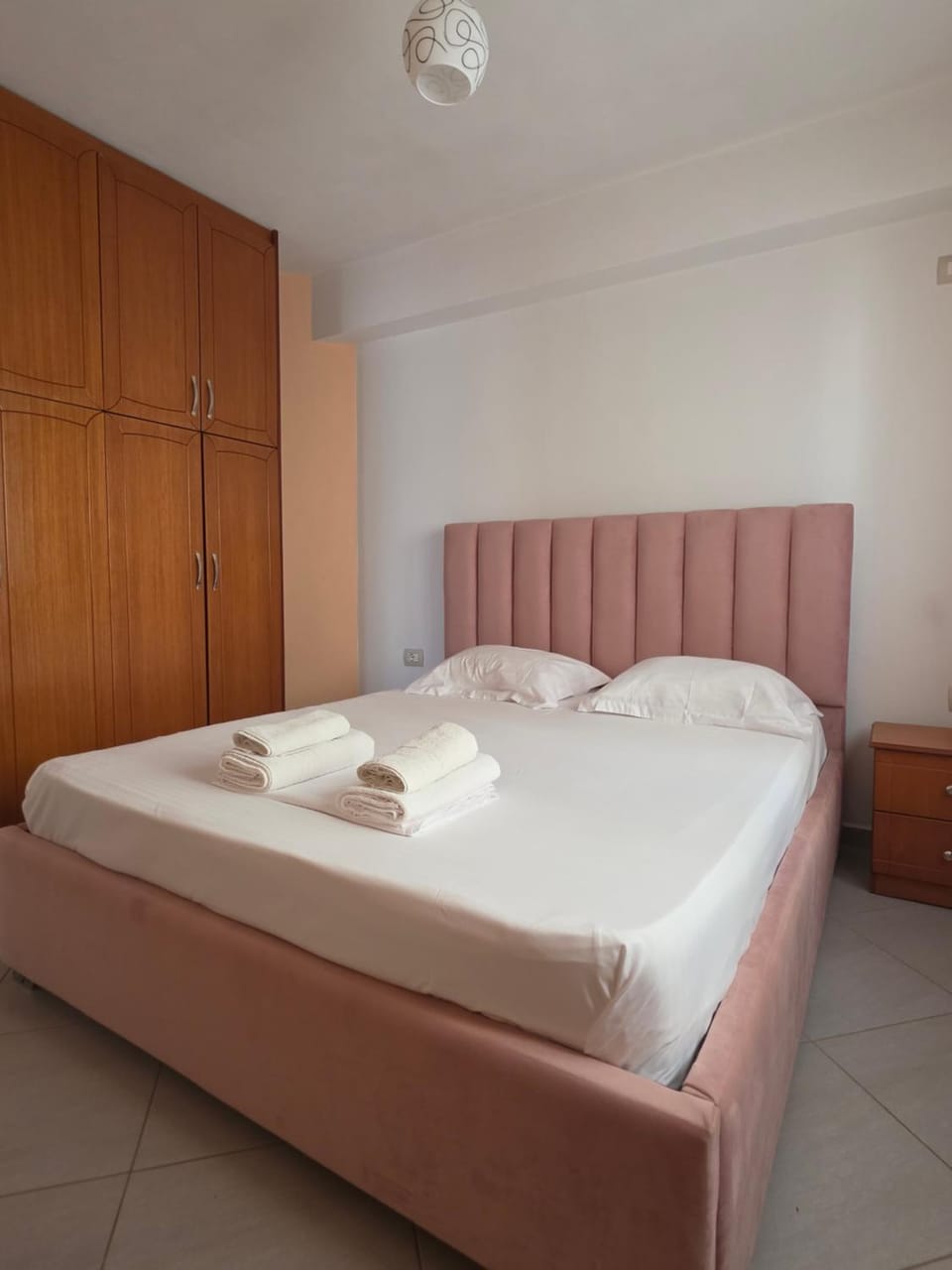 Aldo's Apartments-Beachfront Retreat Apartment in Sarandë