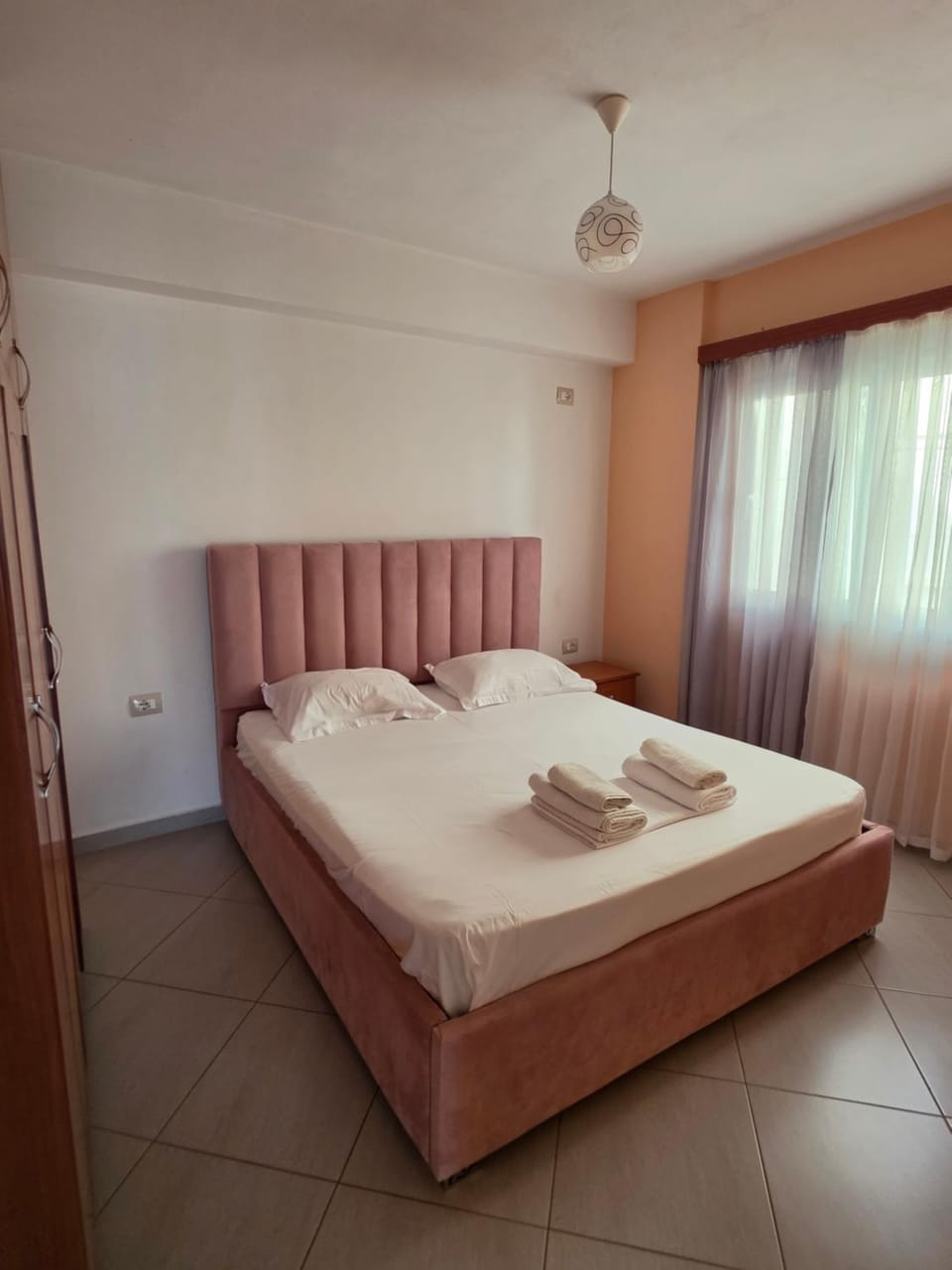 Aldo's Apartments-Beachfront Retreat Apartment in Sarandë