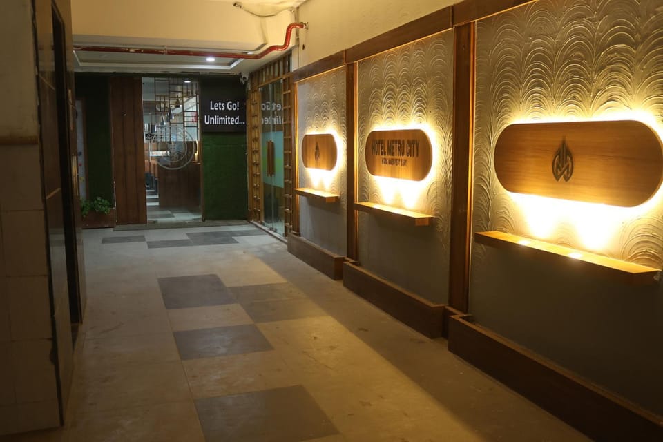 Hotel Metro City Hotel in Gandhinagar
