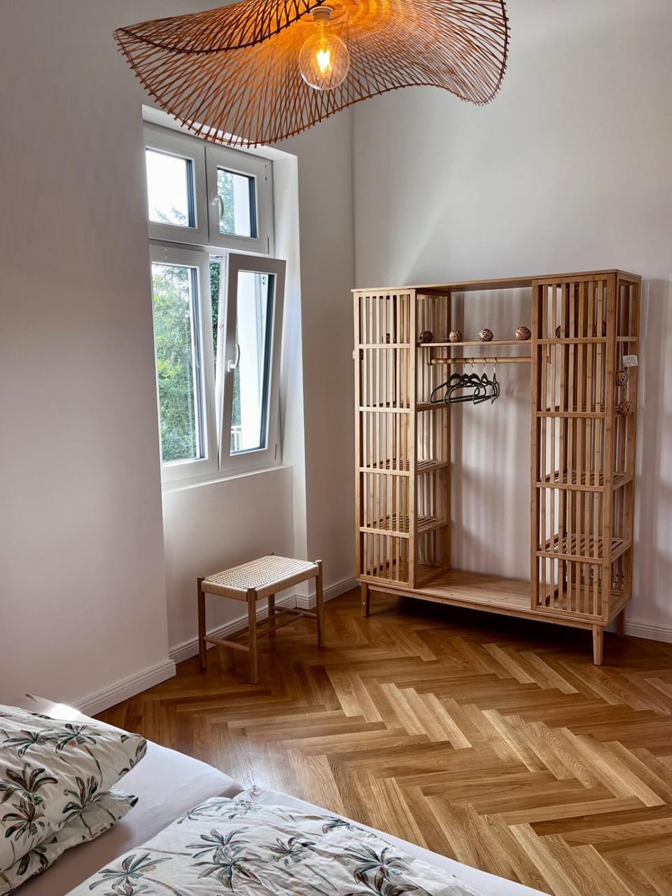Photo of the whole room, Bedroom, wardrobe