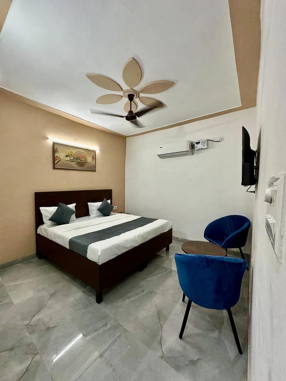 Bed, Photo of the whole room, Bedroom, air conditioner
