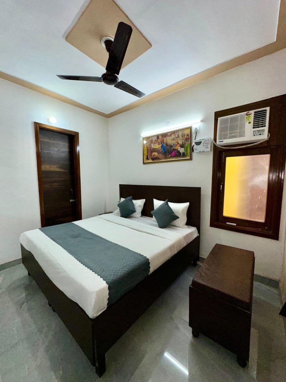 Bed, Photo of the whole room, air conditioner
