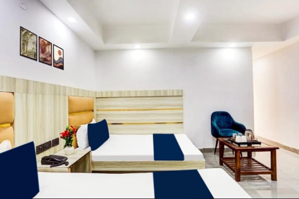 Bed, TV and multimedia, Photo of the whole room, Seating area, Bedroom