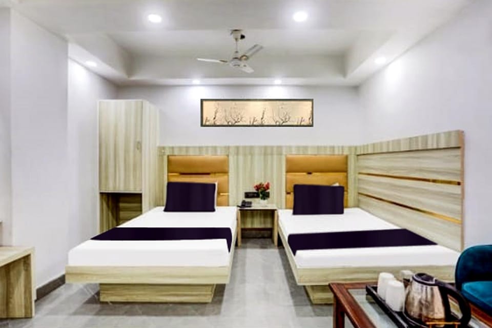 Bed, TV and multimedia, Photo of the whole room, Bedroom, fireplace, air conditioner