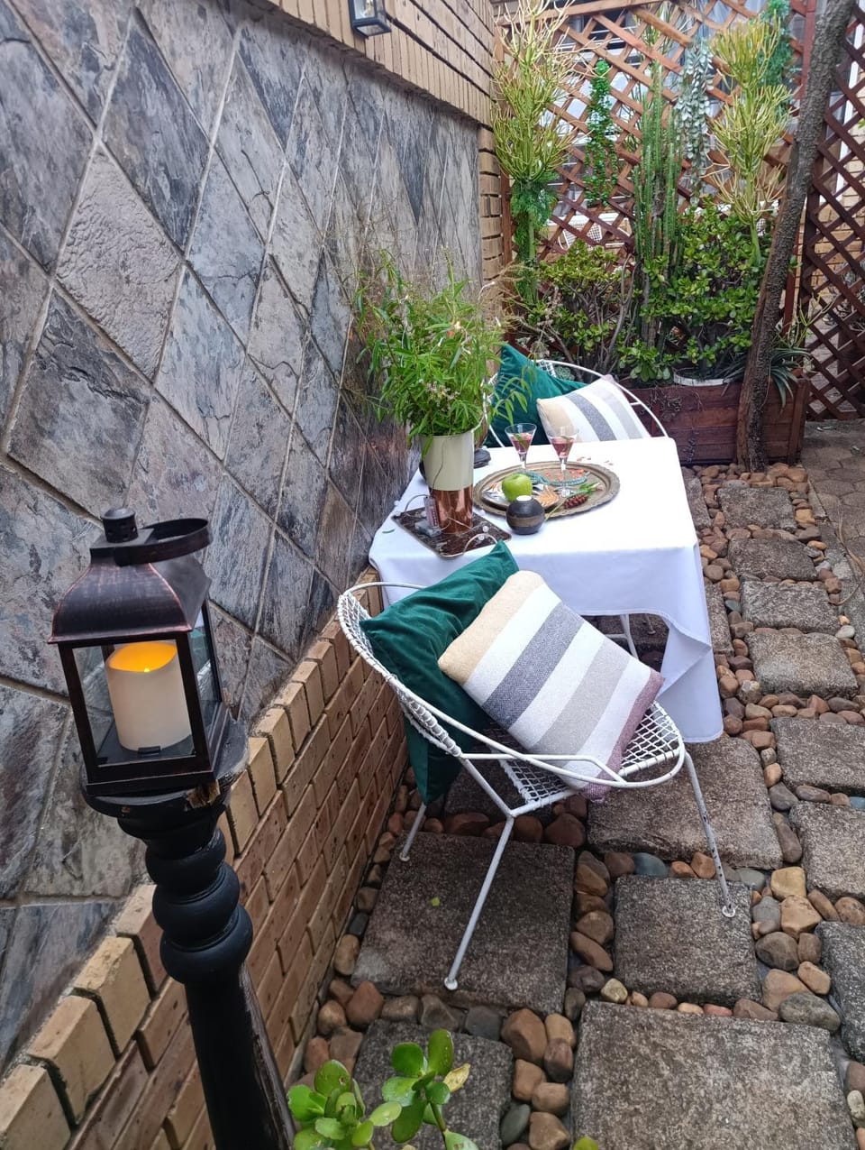 Patio, Dining area, Garden view