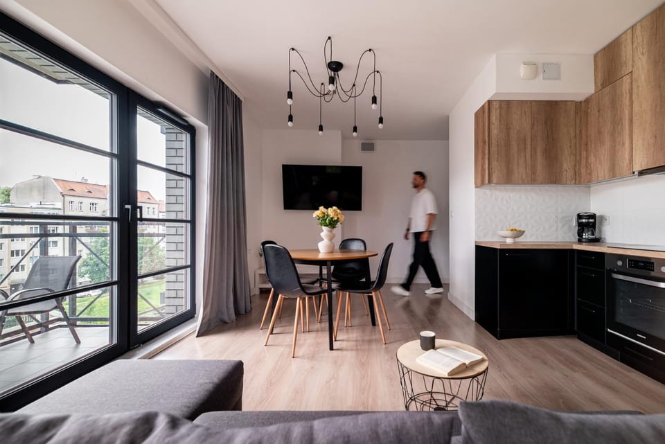 TV and multimedia, Kitchen or kitchenette, Living room, Seating area, Dining area
