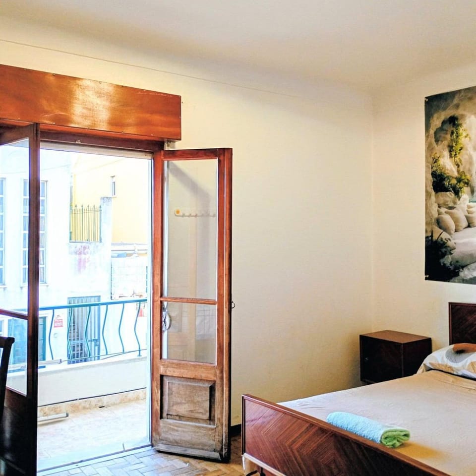 Lisbon Room with balcony tourist near airport Vacation rental in Lisbon