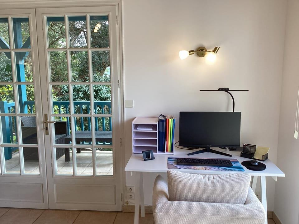 Living room, Decorative detail, Decorative detail, Garden view, Garden view, furniture, furniture