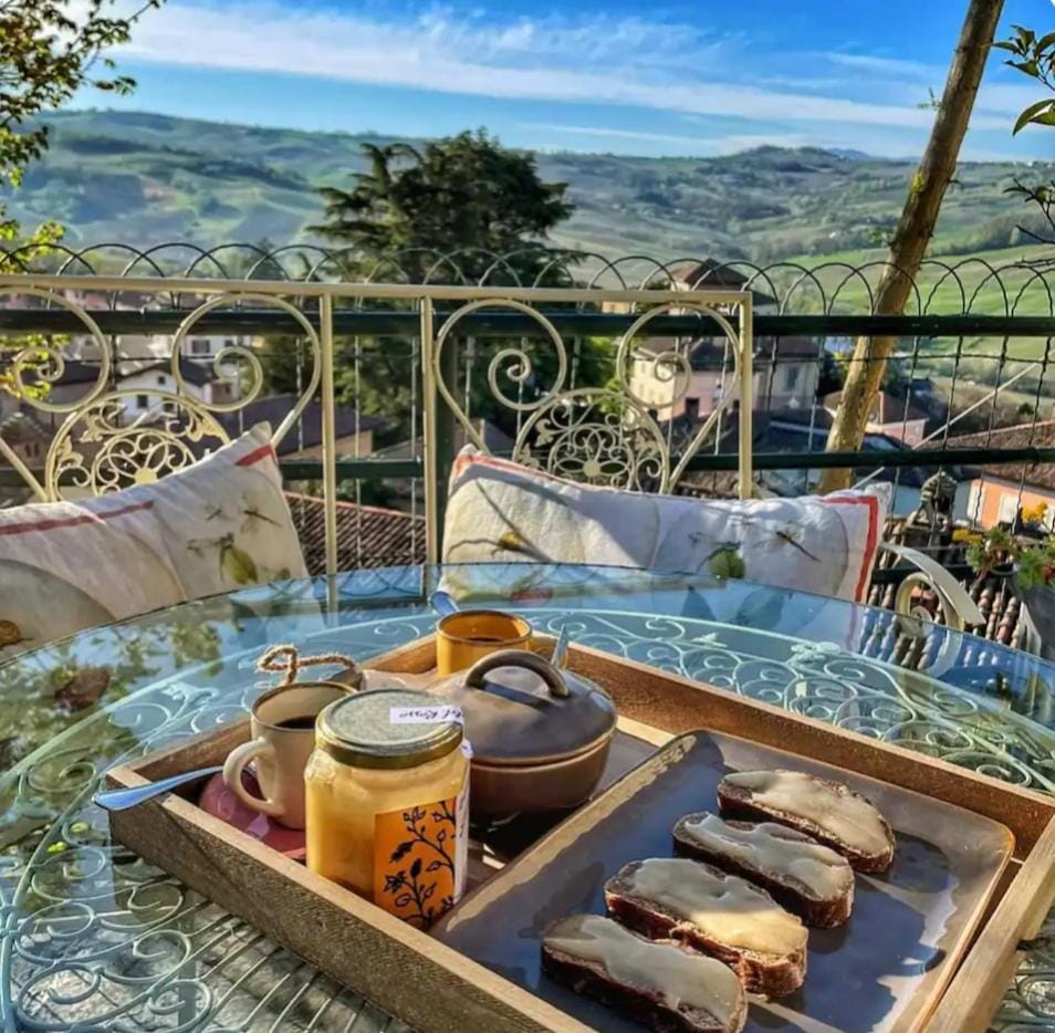 Natural landscape, Coffee/tea facilities, View (from property/room), Balcony/Terrace, Living room, Food and drinks, Dining area, Breakfast