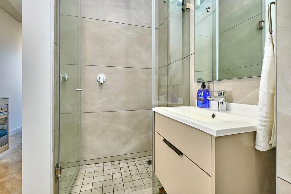 Shower, Bathroom