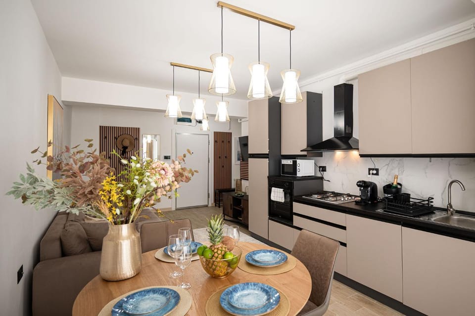 Dining area, kitchen