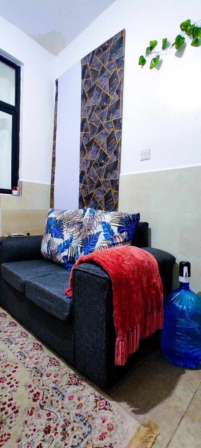 Bed, Living room, Photo of the whole room, Seating area, Bedroom