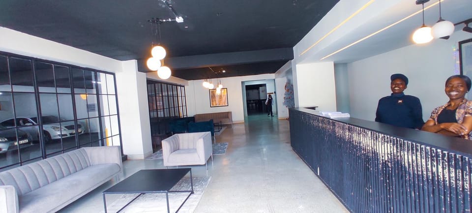 Staff, People, TV and multimedia, Living room, Lobby or reception, Seating area, group of guests