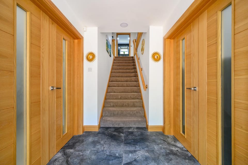 -RD7B- For your relaxed and Cosy stay with Free WiFi Vacation rental in Dewsbury