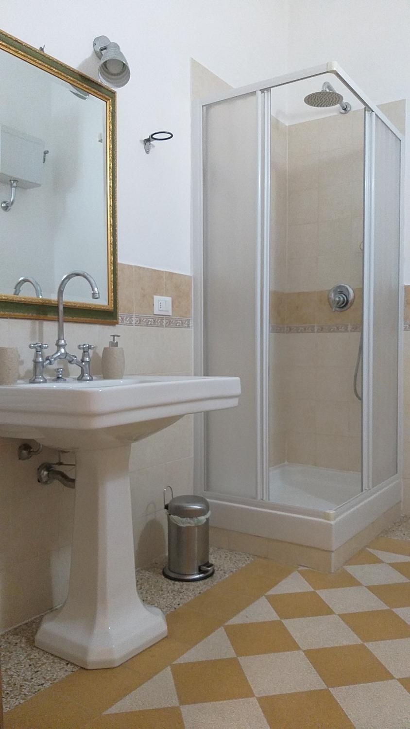 Shower, Bathroom