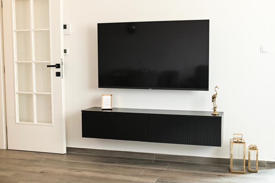 Communal lounge/ TV room, TV and multimedia, Evening entertainment