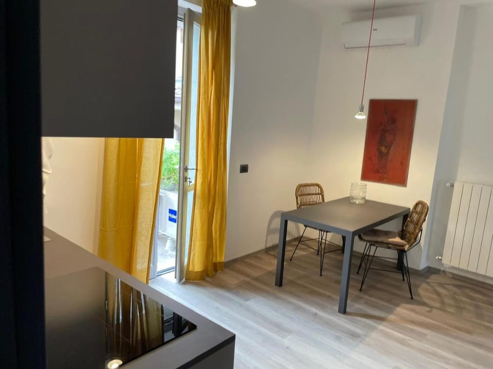 Kitchen or kitchenette, Living room, Seating area, Dining area, internet
