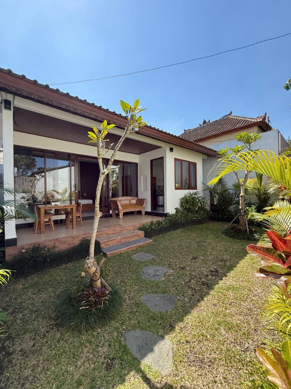 Property building, Day, Garden, Garden view