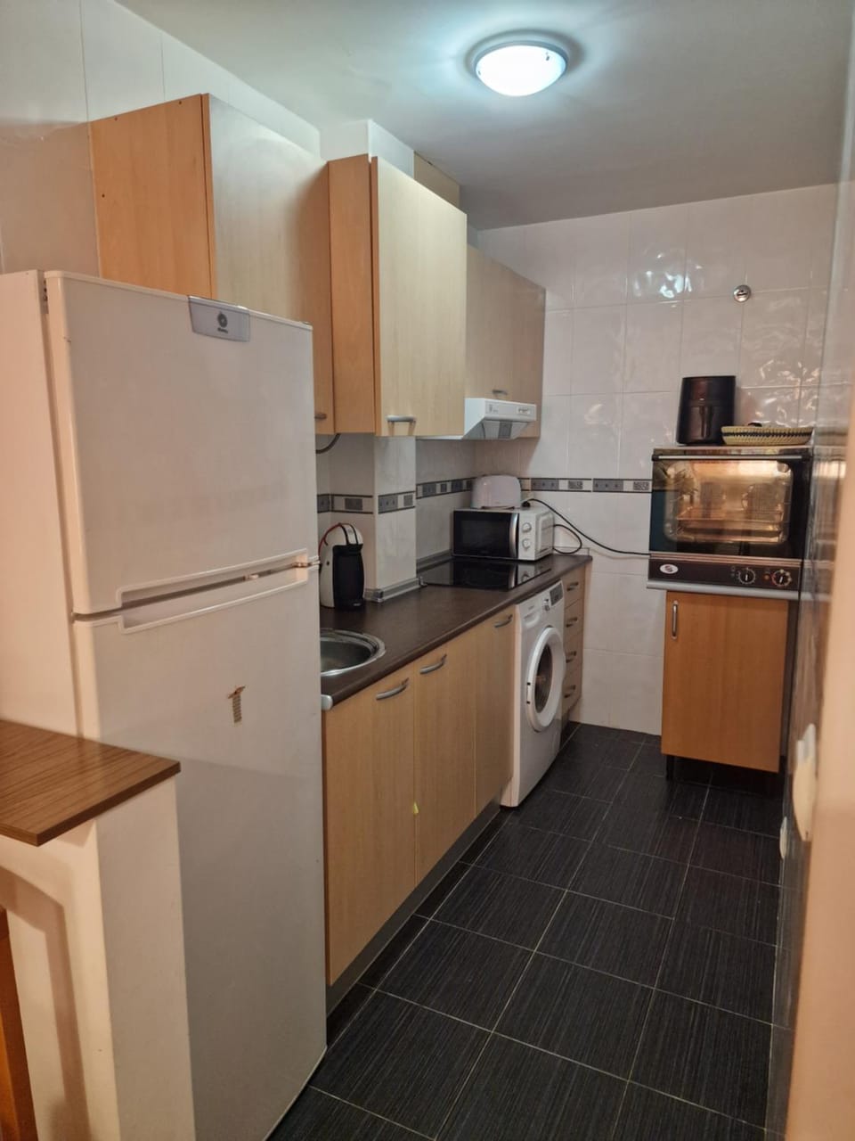 Coffee/tea facilities, Kitchen or kitchenette, oven, stove, toaster, washing machine