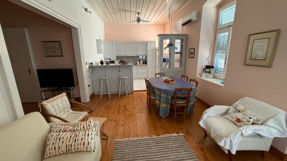 Kitchen or kitchenette, Living room, Dining area