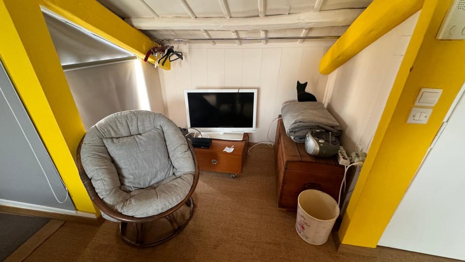 TV and multimedia, Seating area